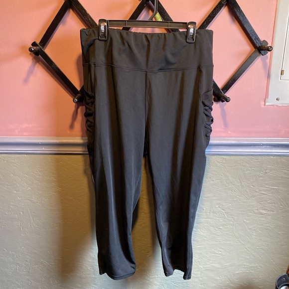 Litletics Pants - Litletics Capri Leggings
